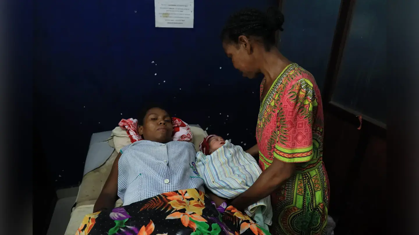 Donner la vie en pleine tempête : Angeline, jeune maman ayant accouché pendant le cyclone Elvis à Tuléar