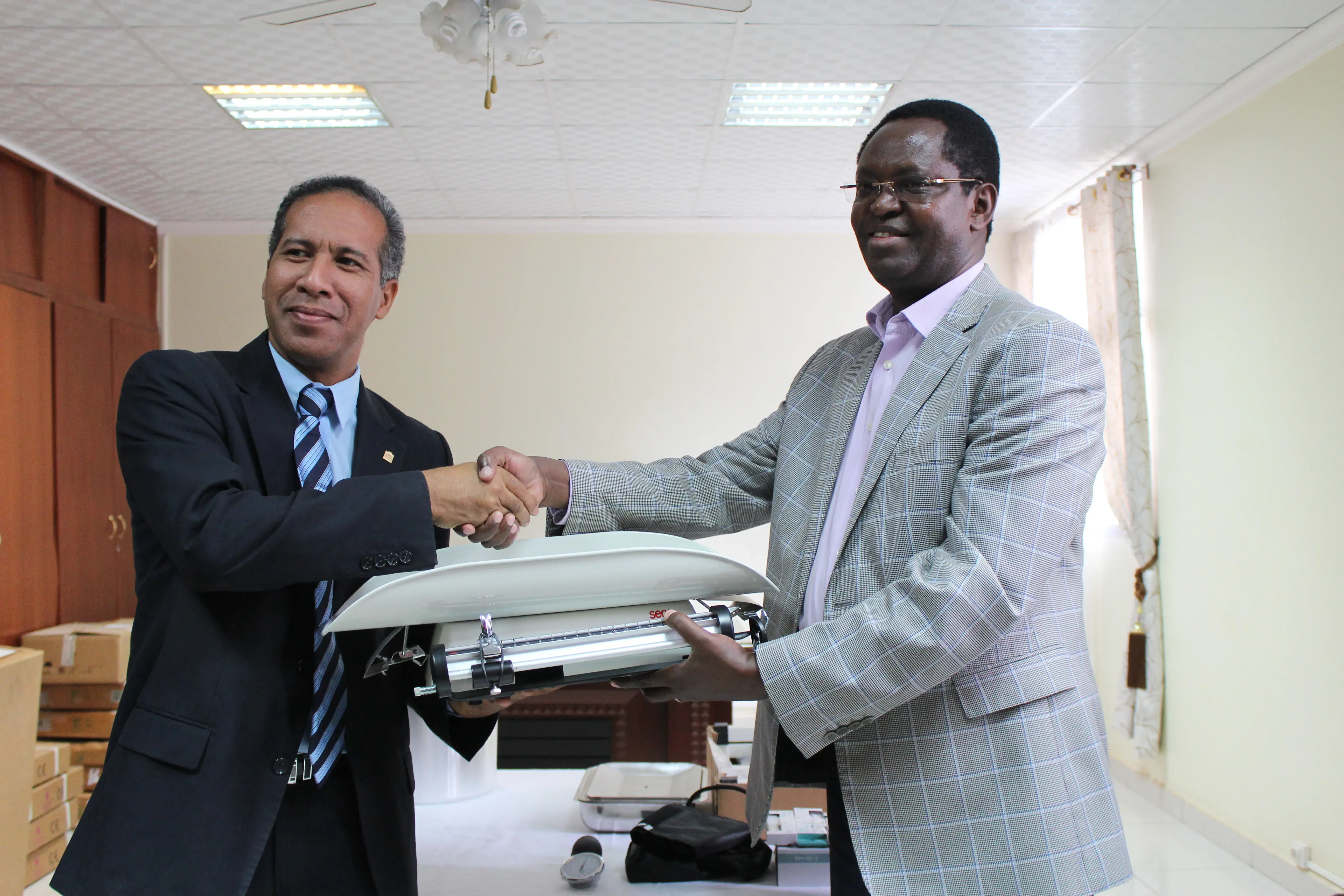 Remise d’équipements et de matériels didactiques à la Faculté de Médecine d’Antananarivo et de l’Institut de Formation Interrégional des Paramédicaux