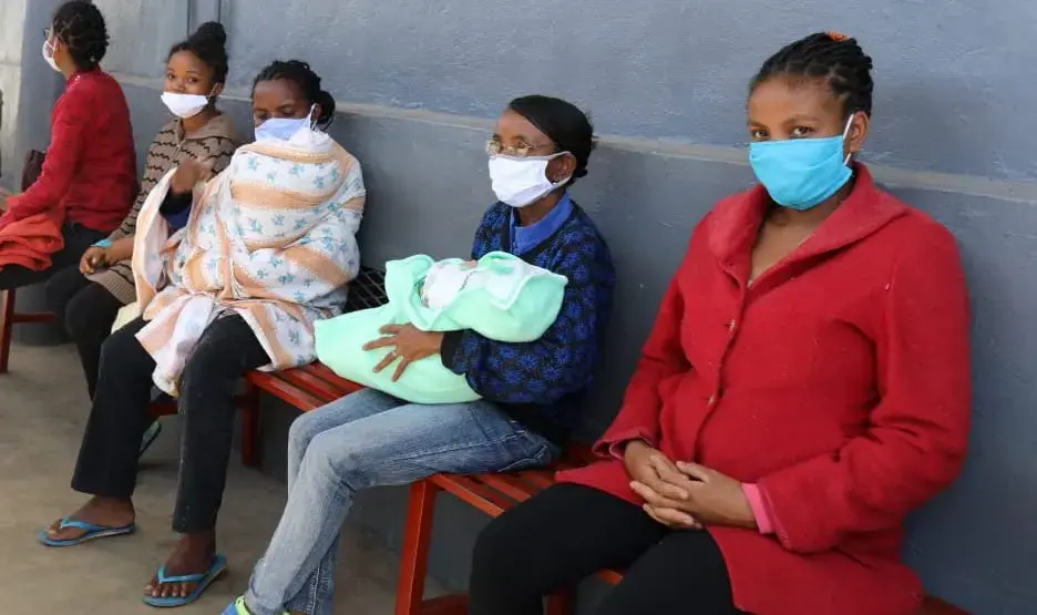 1500 femmes enceintes transportées vers les centres de santé depuis le mois d’Avril: d’Antananarivo à Toamasina, nos sages-femmes sur le front, nous livrent leurs témoignages!